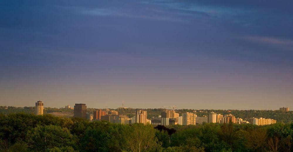 ברלינגטון City View Inn מראה חיצוני תמונה